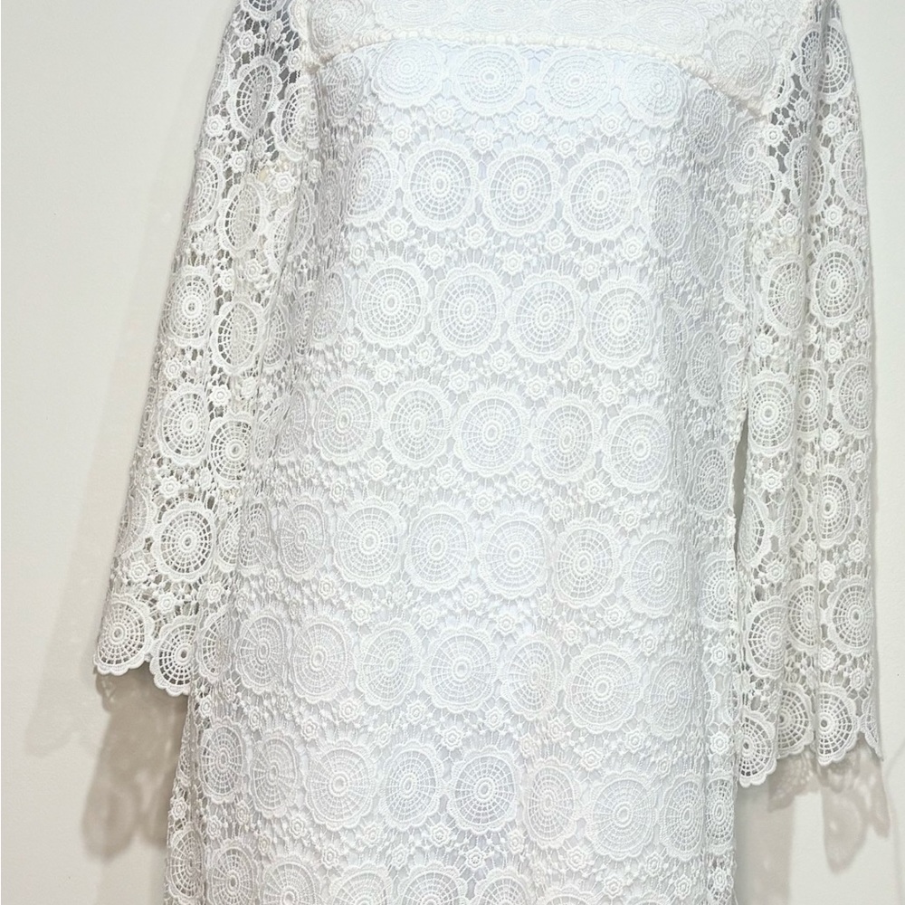 Crown & Ivy Elegant White Lace Long Sleeve Dress